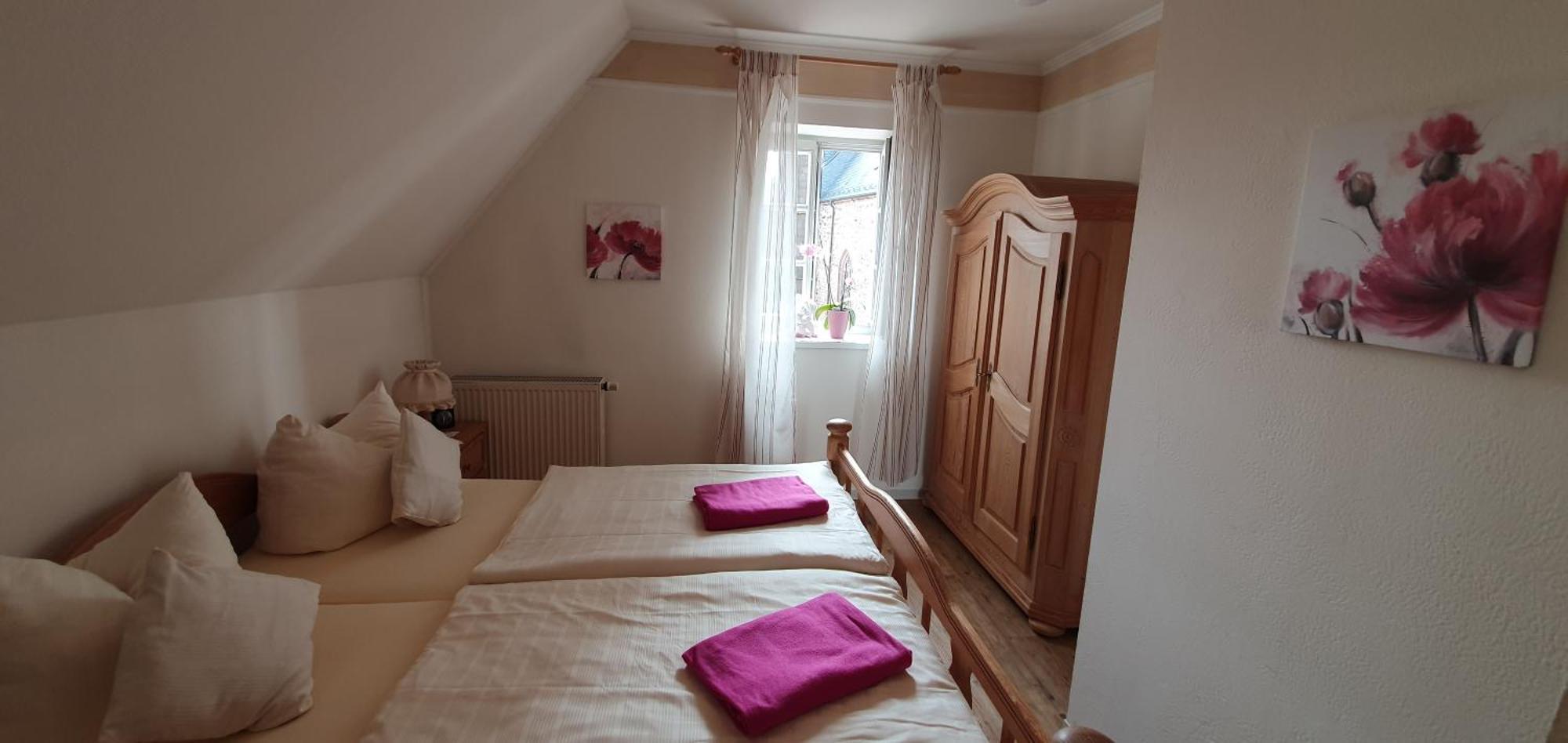 Landgasthaus "Zum Engel" Neuleiningen Room photo